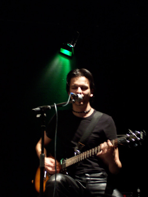 Ramin Andarmani (c) Ian Weid 2004, Mirror live in Kulturforum, Kiel